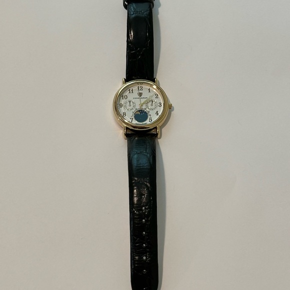 Mens Watch - Picture 3 of 5